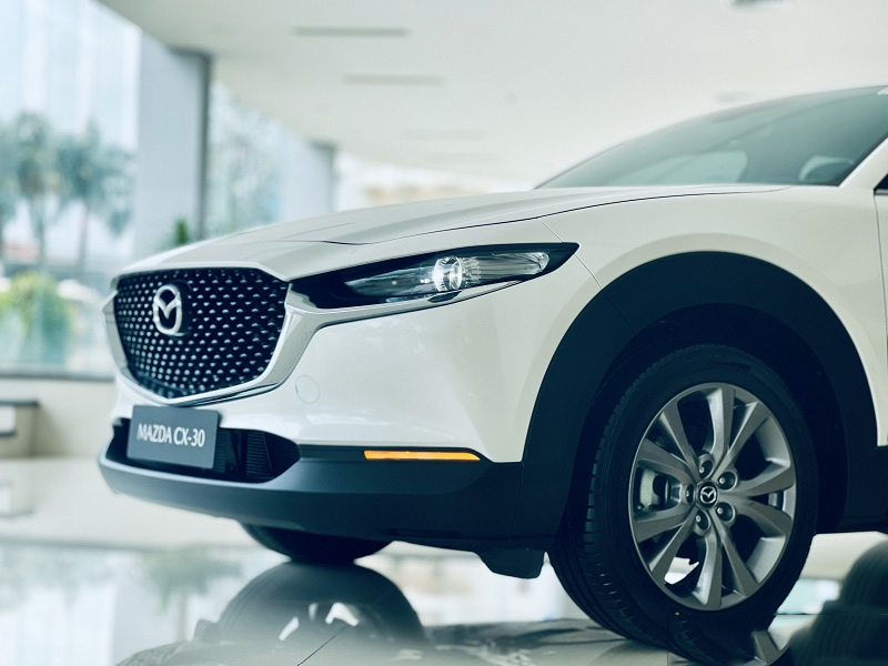 cum den truoc Mazda CX30