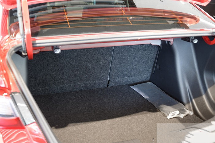 khoang hanh ly xe mazda 2 1 Mazda 2